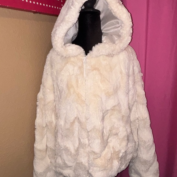 Angel Kiss Cream Hoodie - Picture 2 of 5